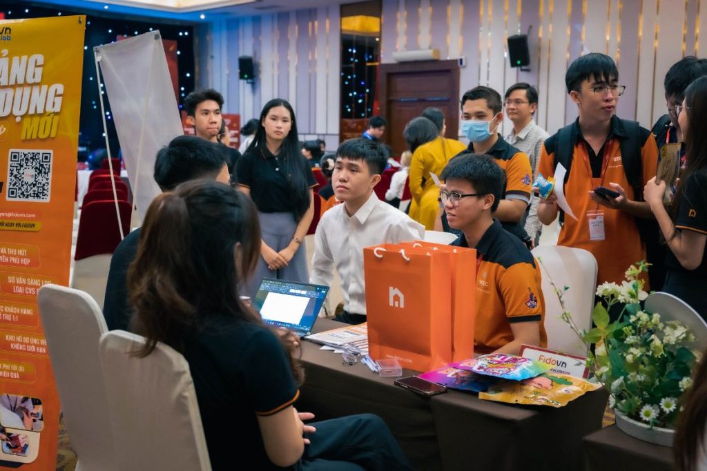 Fidovn tư vấn tận tình các bạn sinh viên về định hướng nghề nghiệp