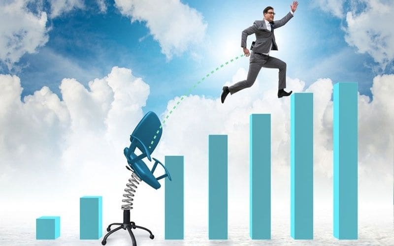 lộ trình thăng tiến có thể khác nhau tùy vào quy mô và mô hình tổ chức của mỗi công ty