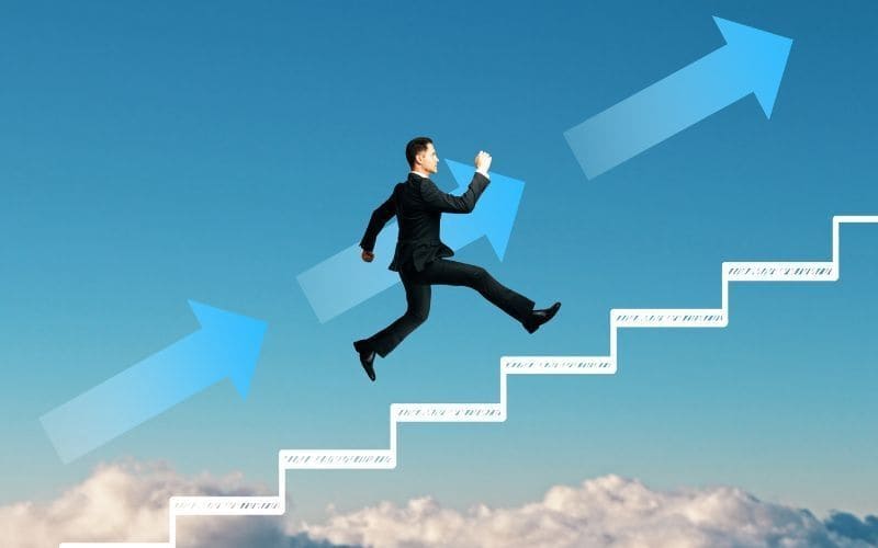 Lộ trình thăng tiến và mức lương nhân viên Marketing online