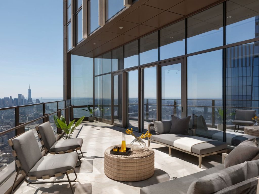 Penthouse là bất động sản có ban công rộng