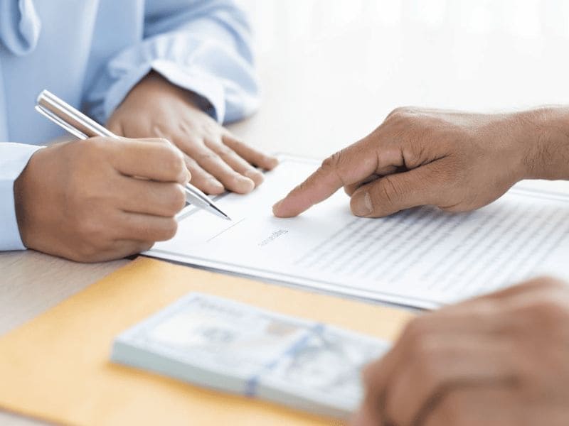 Tình huống cân nhắc đề cập mức lương mong muốn trong CV