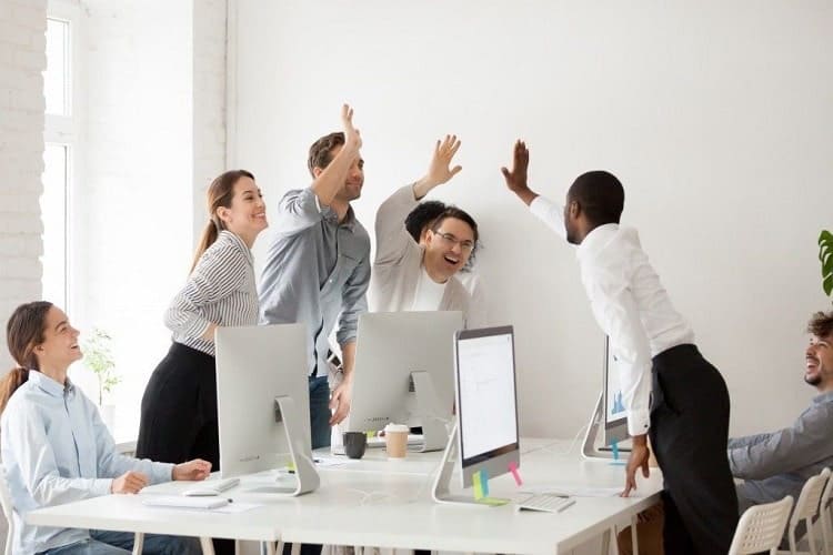 Tinh thần trách nhiệm và cam kết cá nhân