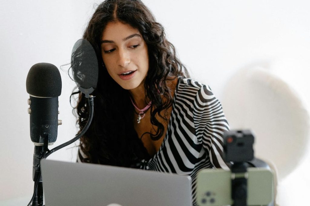 Podcast là một dạng nội dung âm thanh